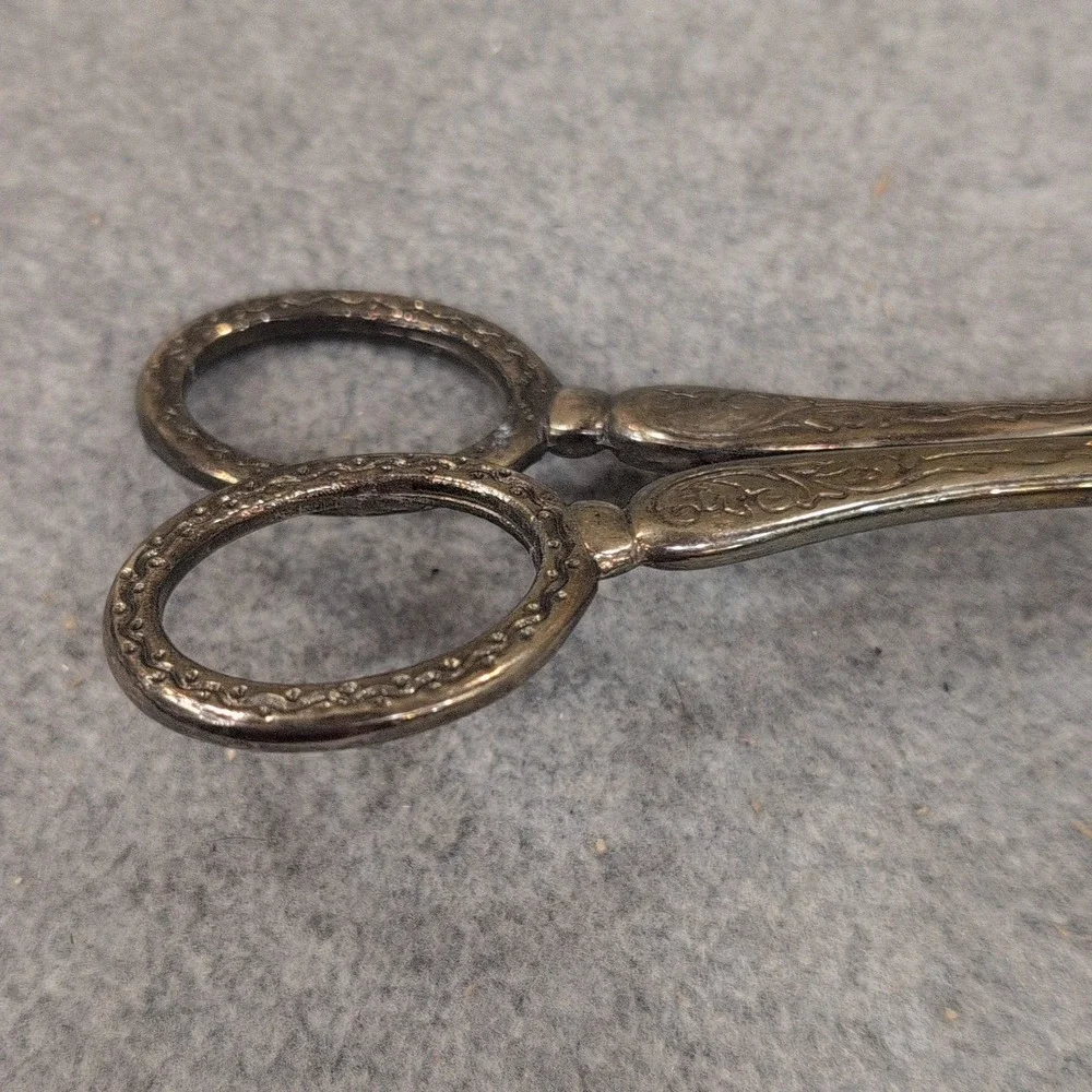 Vintage Silverplate Zinc Alloy Pastry Tongs Ornate Scroll Engraved‎ Server